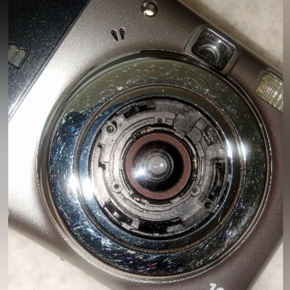 Canon camera - Picture 3 of 3